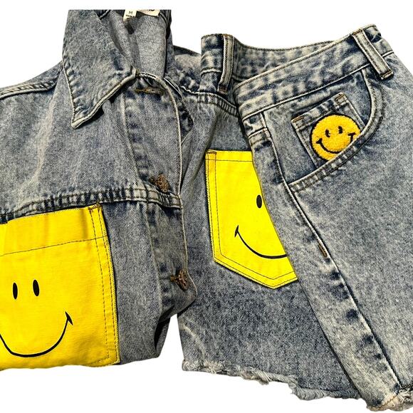 Mainstrip – Denim Smiley Face Shorts (Jacket Listed Separately) – Medium - Picture 7 of 8